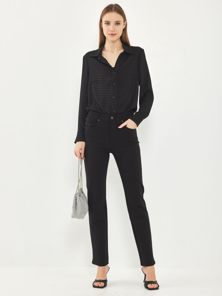 חולצה מכופתרת סטן משבצות בצבע שחור