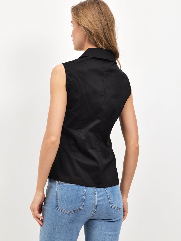 חולצה פופלין + רוכסן בצבע שחור