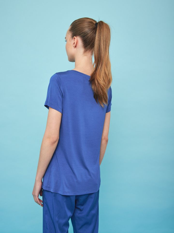 חולצה נעליים בצבע כחול סקאי