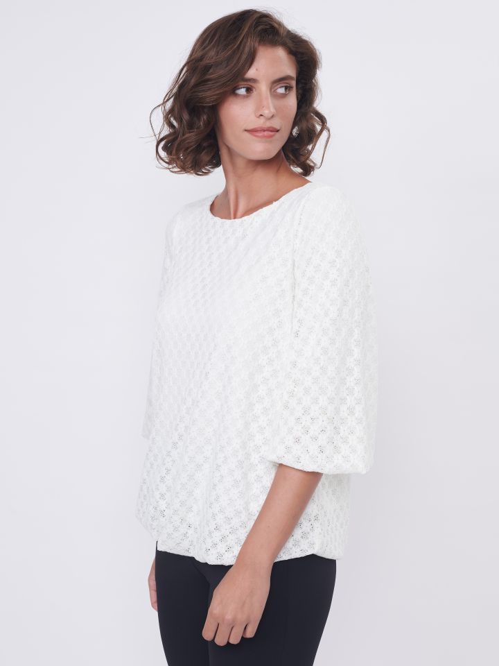 חולצה בלון תחרה בצבע אופוויט