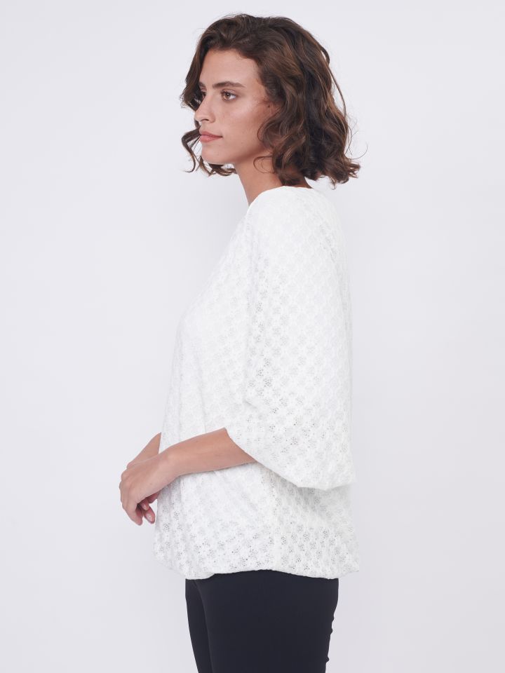 חולצה בלון תחרה בצבע אופוויט