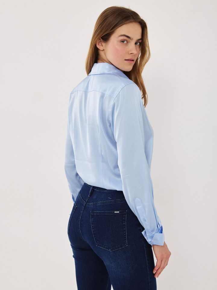 חולצה סטן מכופתרת PROMO בצבע תכלת אורלי