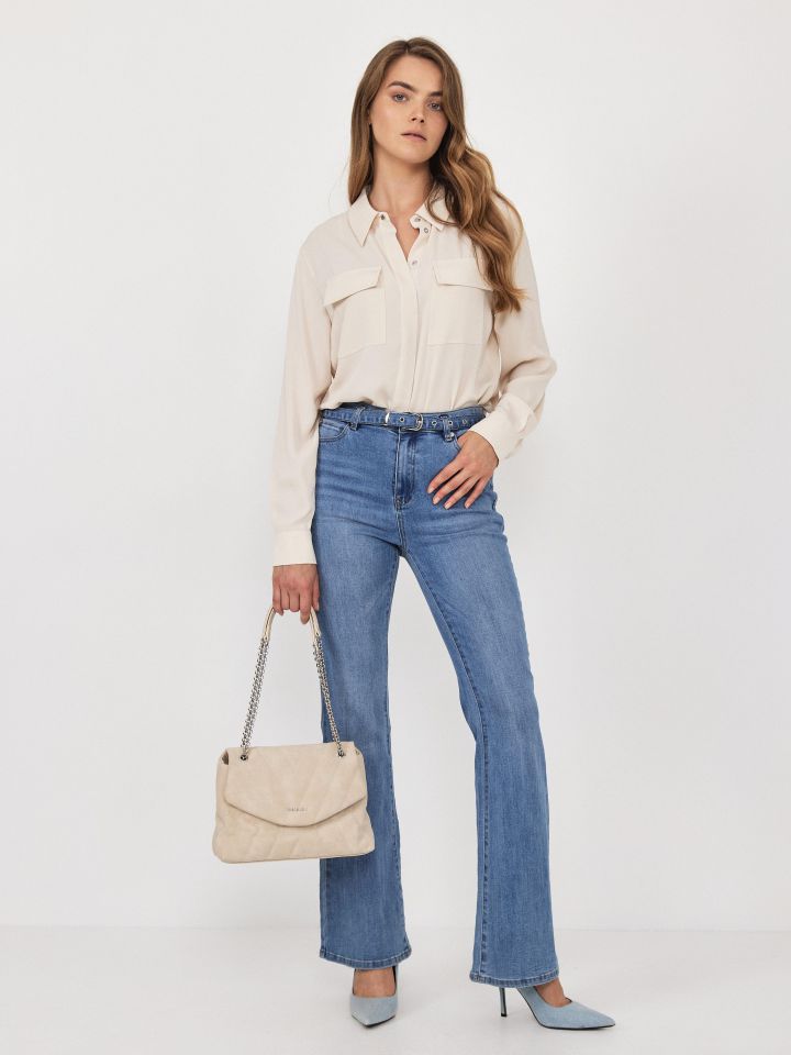 חולצה לחצניות כיסים בצבע בייז’