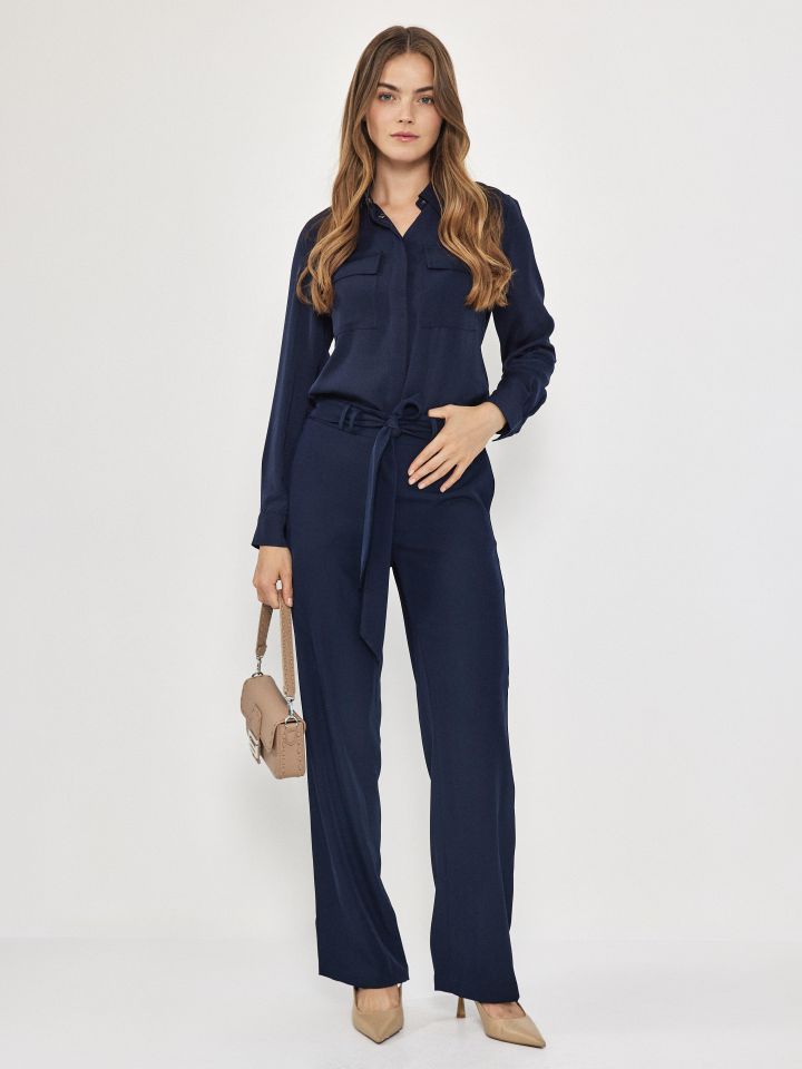 חולצה לחצניות כיסים בצבע כחול/שחור