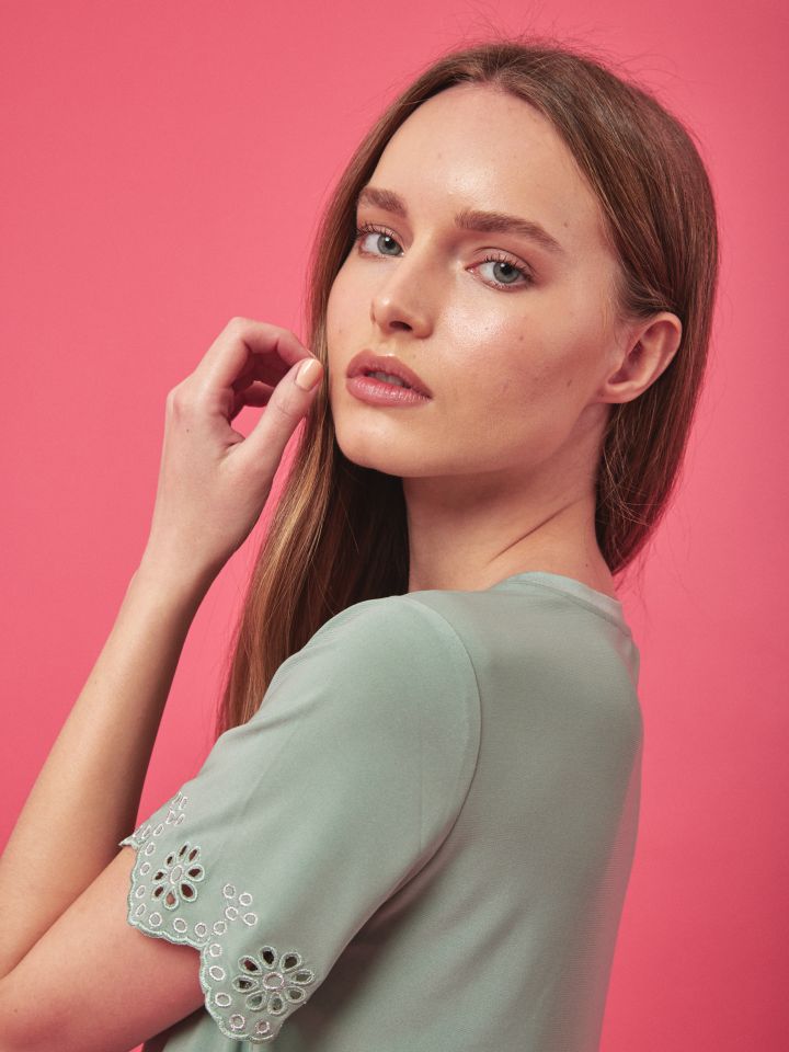 חולצה גלים ריקמות בצבע ירוק גולברי