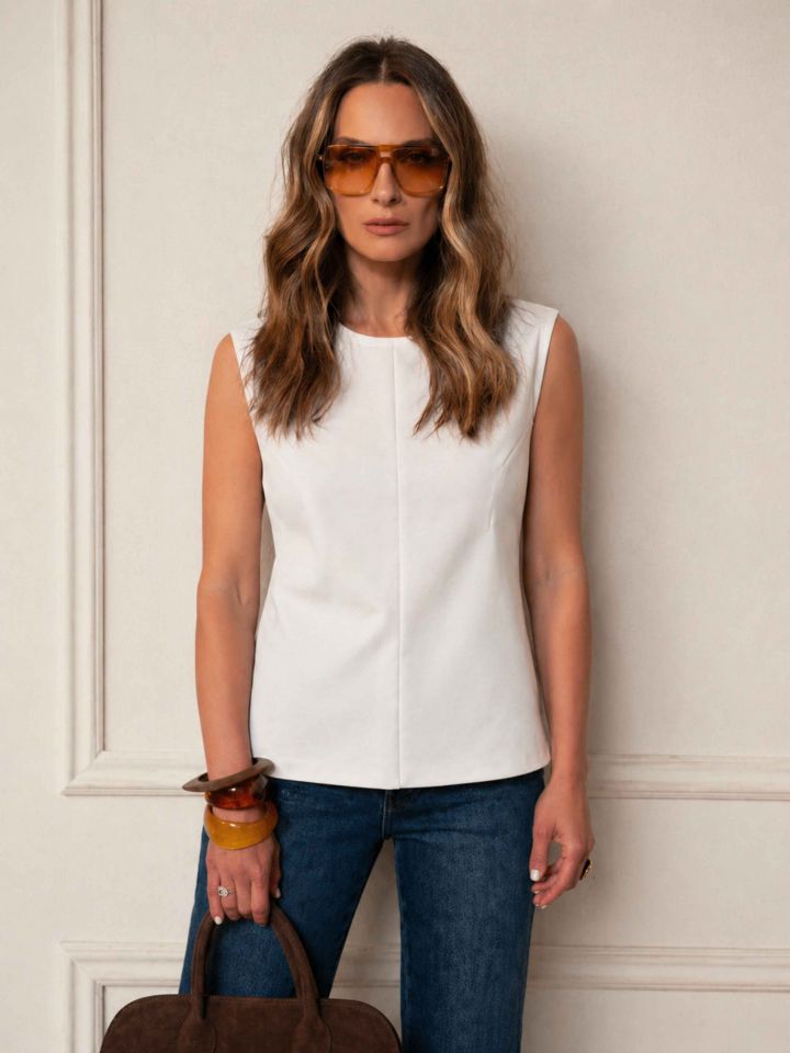 חולצה V בגב + רוכסן בצבע לבן