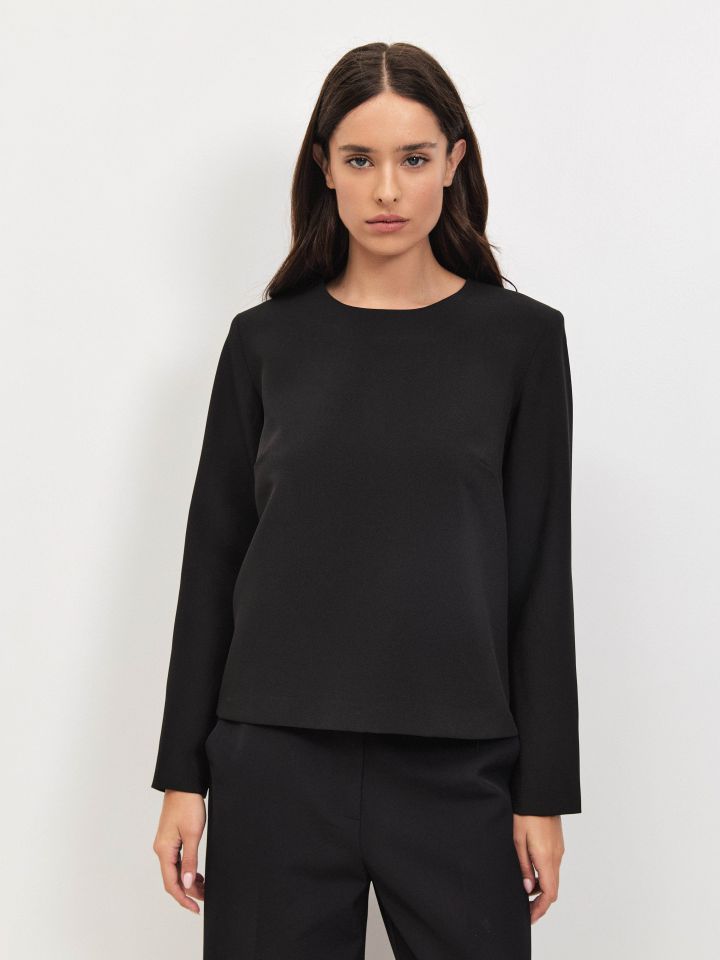 חולצה רוכסן בגב בצבע שחור