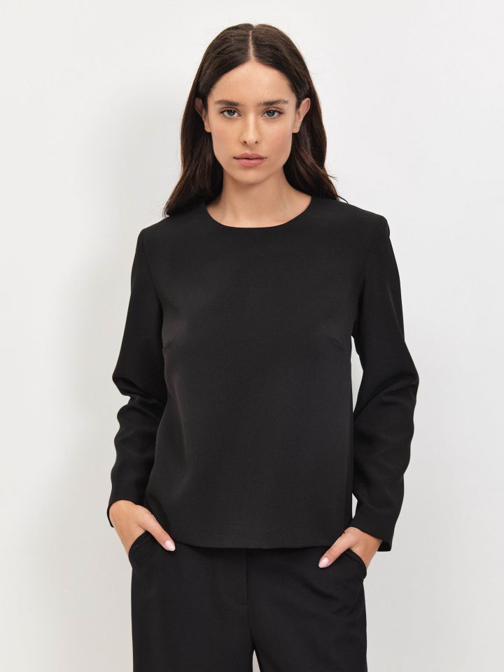 חולצה רוכסן בגב בצבע שחור