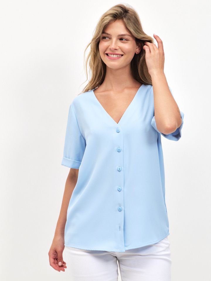 חולצה V כפתורים PROMO בצבע תכלת