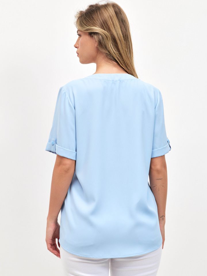 חולצה V כפתורים PROMO בצבע תכלת