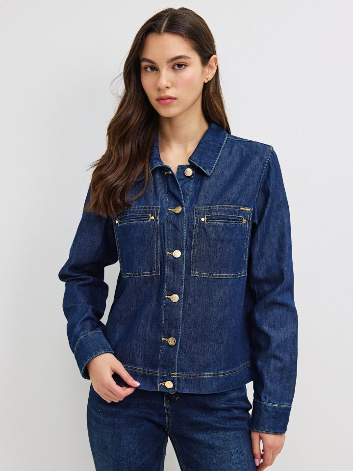 חולצה ג’ינס כפתורי זהב בצבע ג’ינס כהה