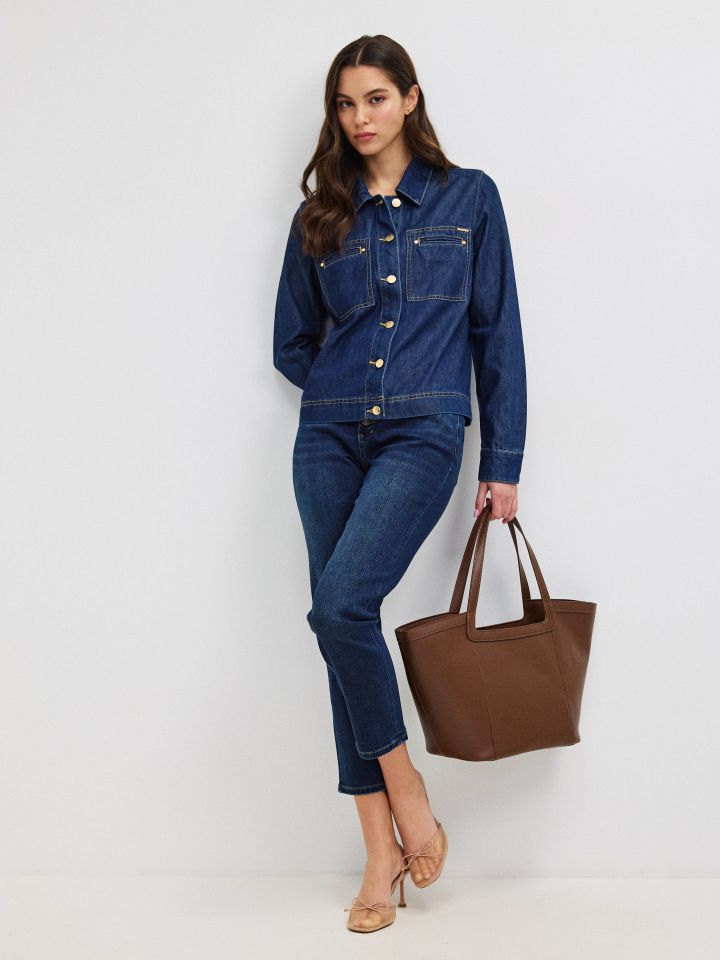 חולצה ג’ינס כפתורי זהב בצבע ג’ינס כהה