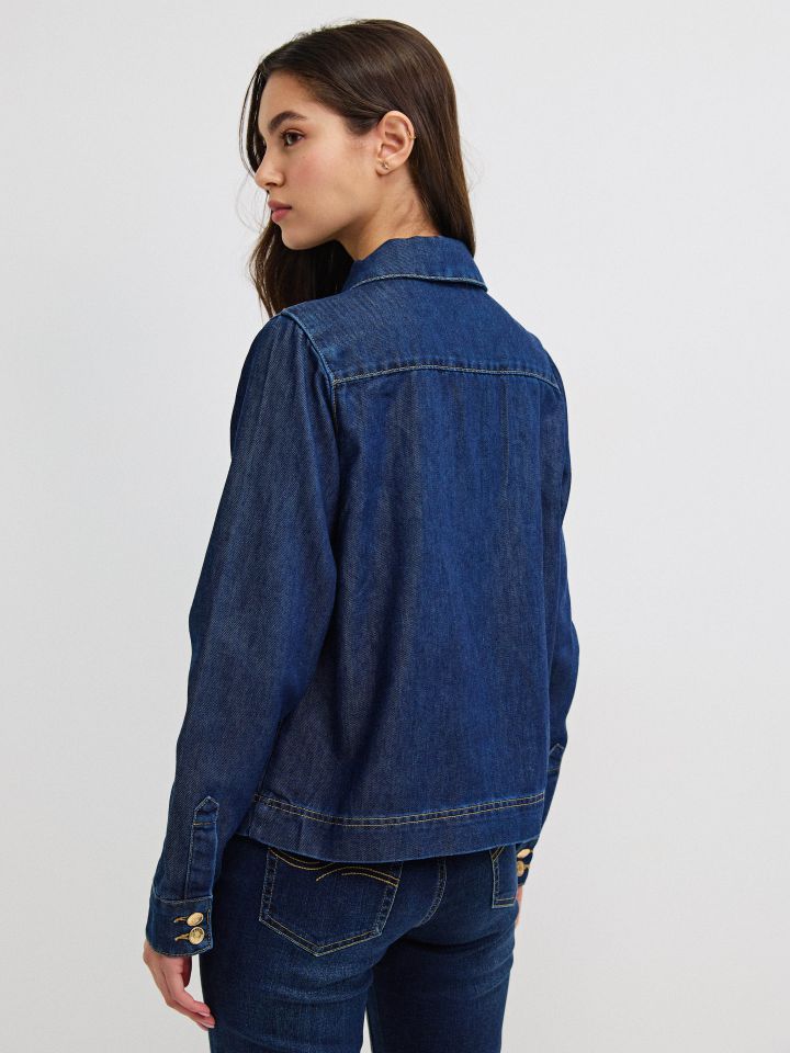 חולצה ג’ינס כפתורי זהב בצבע ג’ינס כהה