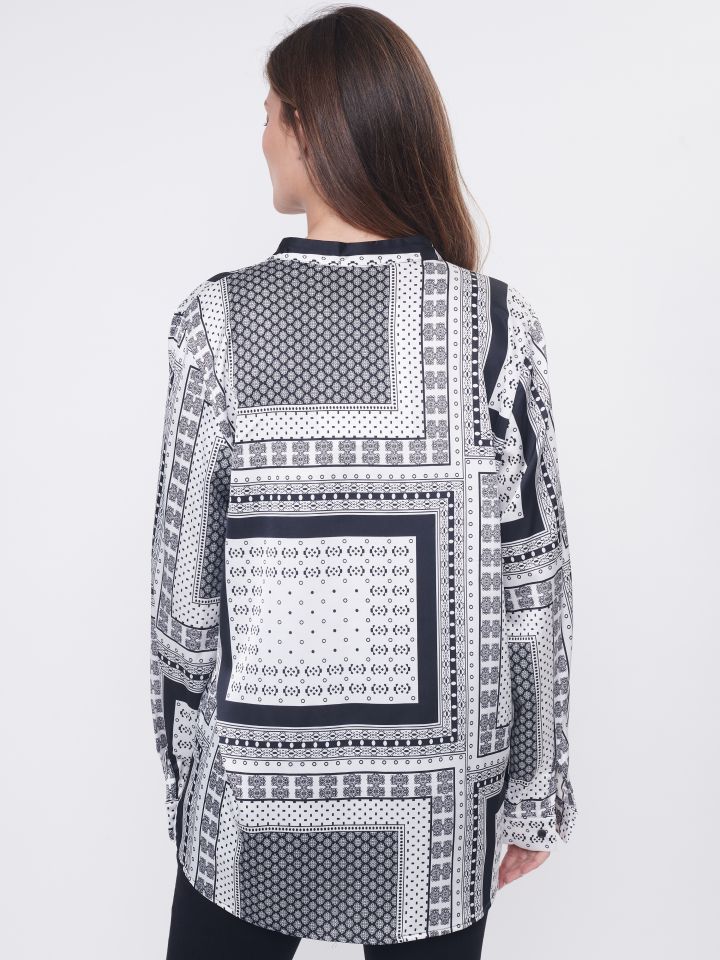 חולצה V פצ’ים שרוול ארוך בצבע שחור/לבן