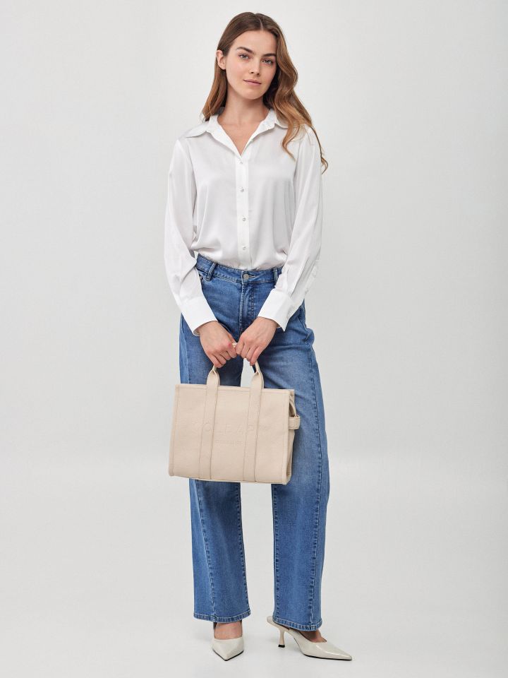 חולצה סטן דמוי פנינים בצבע לבן