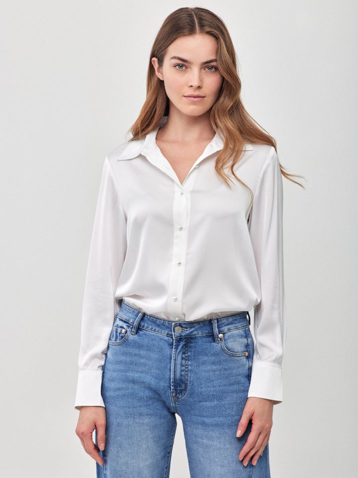 חולצה סטן דמוי פנינים בצבע לבן