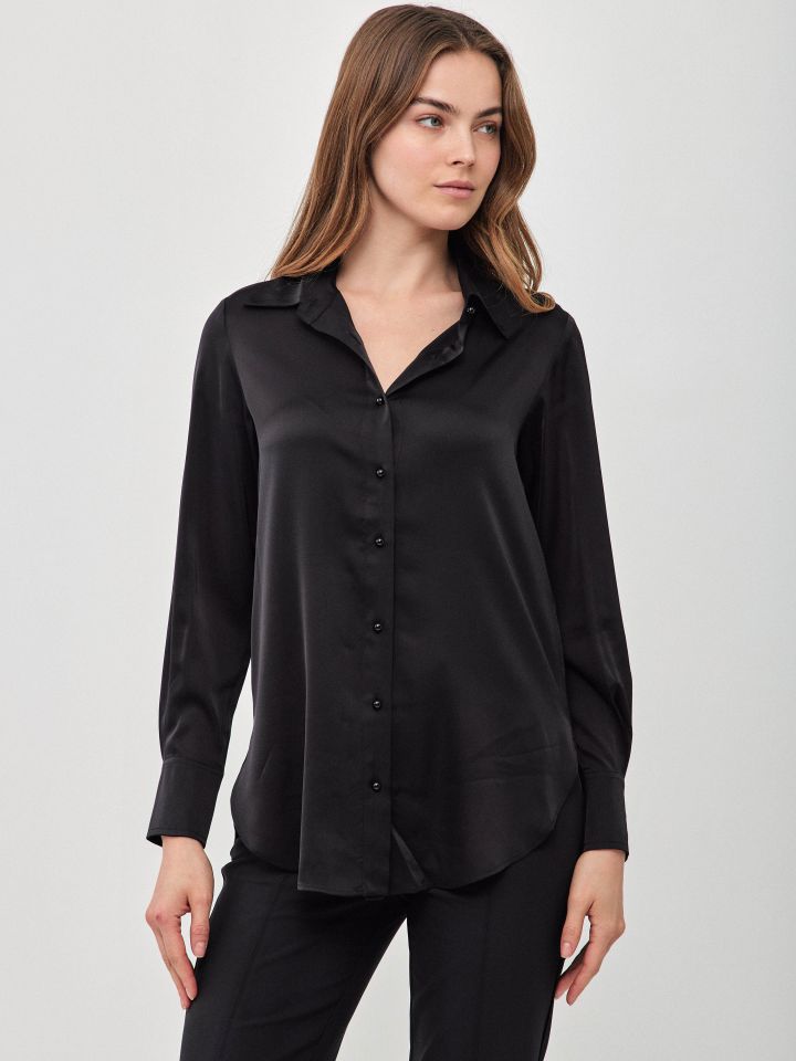 חולצה סטן דמוי פנינים בצבע שחור