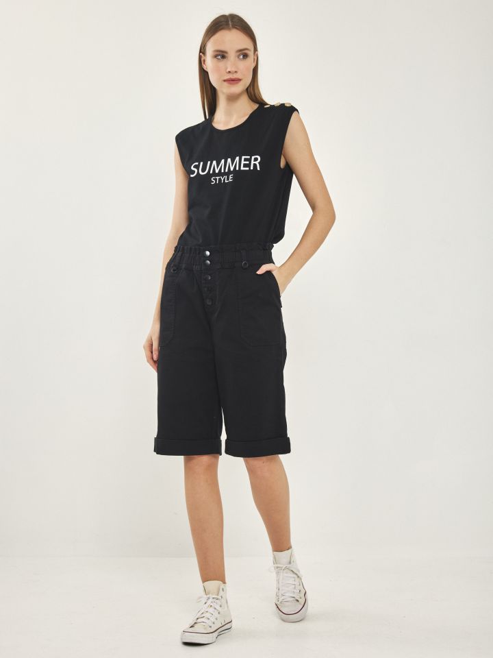 חולצה דפוס כפתורים בכתפיים PROMO בצבע שחור