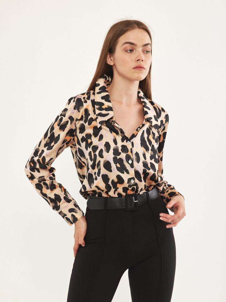 חולצה סטן דפוס בצבע מנומר