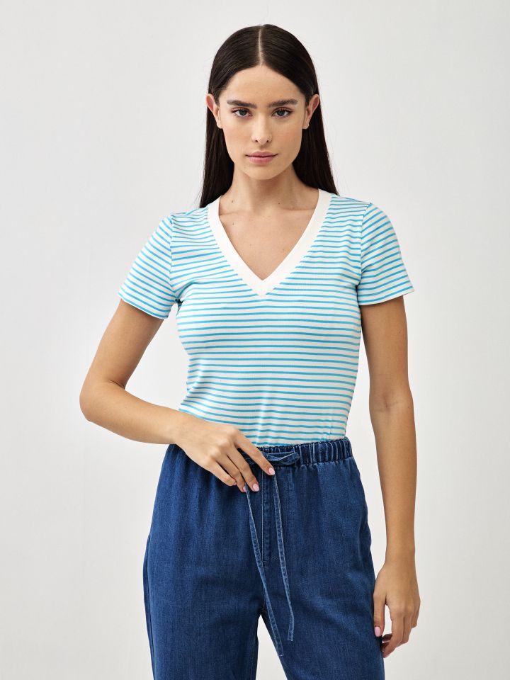 חולצה V פסים PROMO בצבע טורקיז