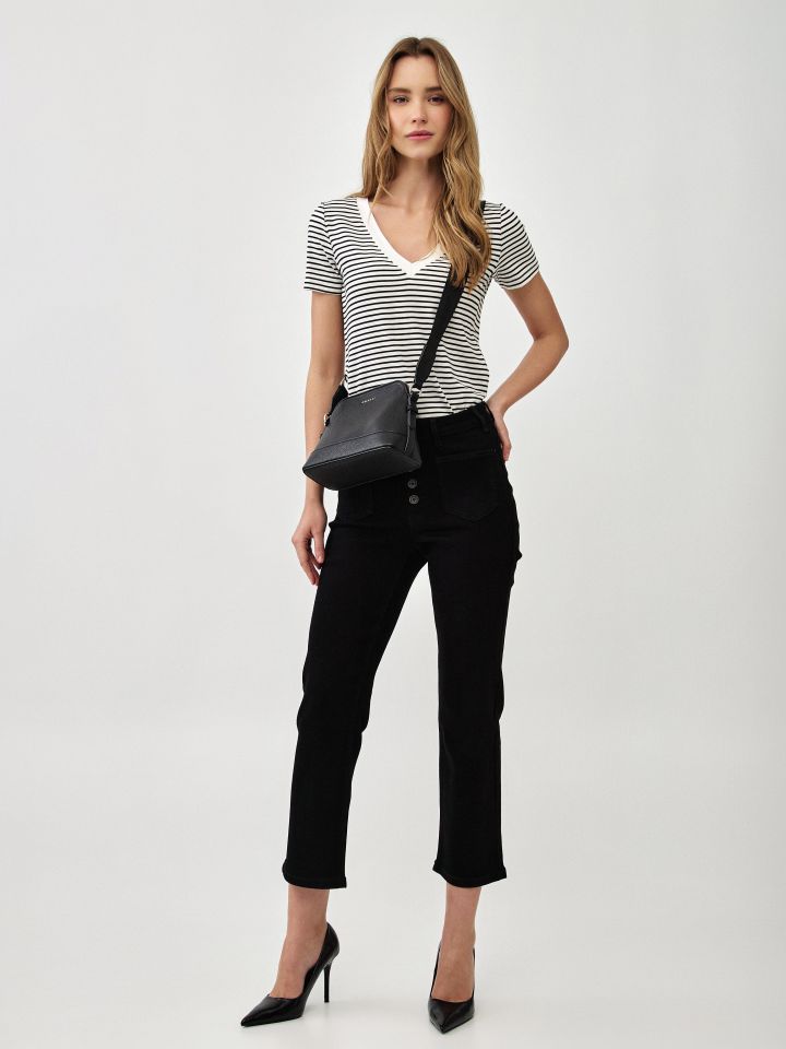 חולצה V פסים PROMO בצבע שחור