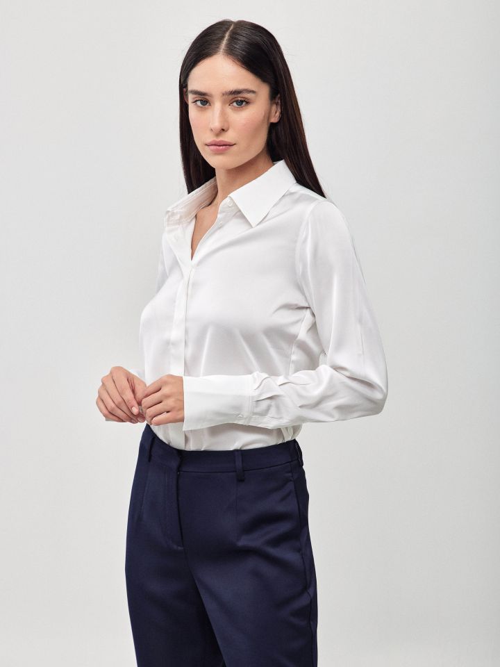 חולצה סטן מכופתרת PROMO בצבע לבן