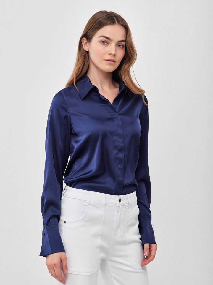 חולצה סטן מכופתרת PROMO בצבע כחול ונסה