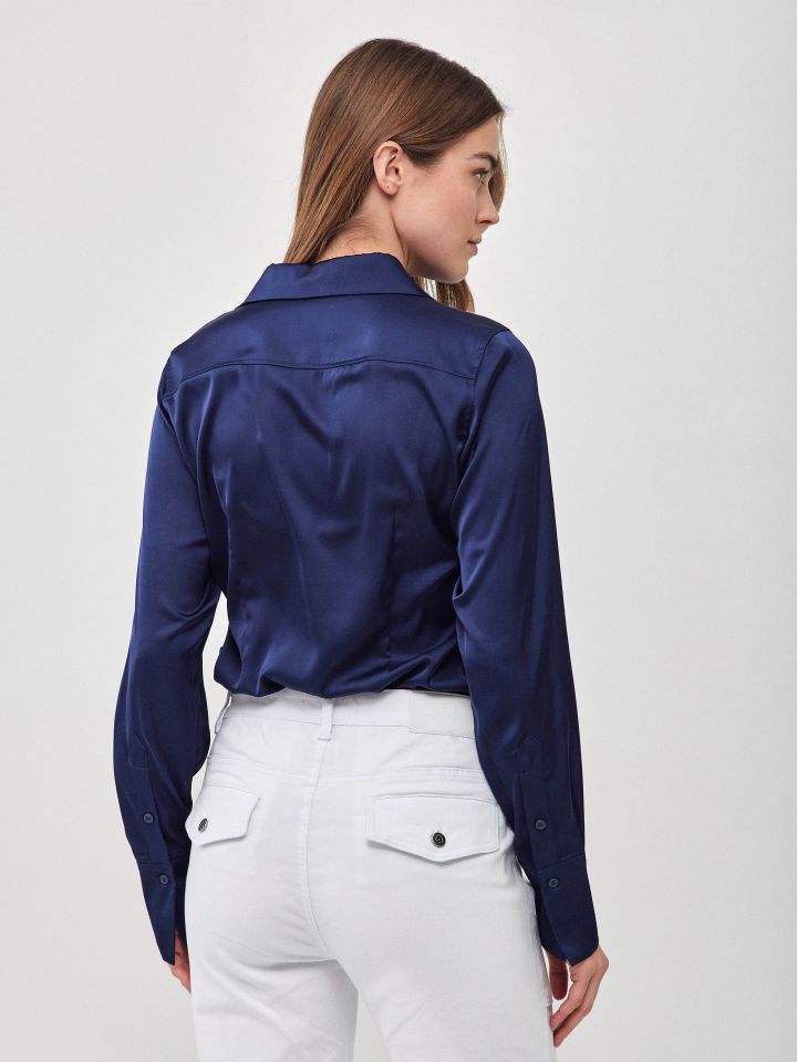 חולצה סטן מכופתרת PROMO בצבע כחול ונסה