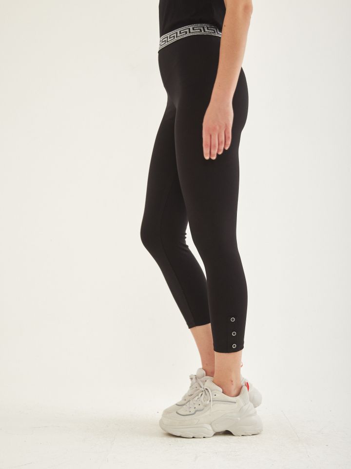 מכנסי טייץ 7/8 כפתורי לורקס בצבע שחור