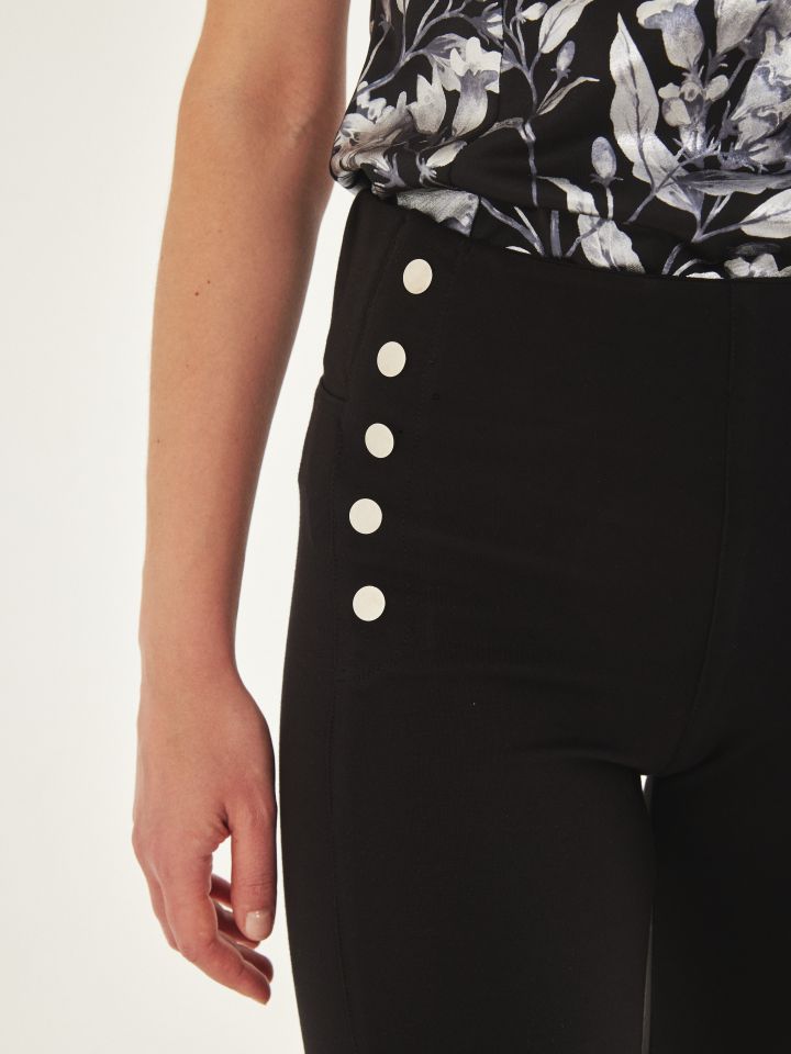 מכנסי טייץ לחצניות בצבע שחור