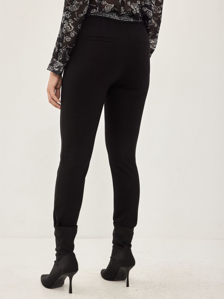 מכנסי כיתוב בלבן PROMO בצבע שחור