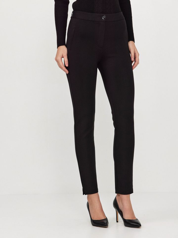 מכנסיים כיתוב בלבן PROMO בצבע שחור