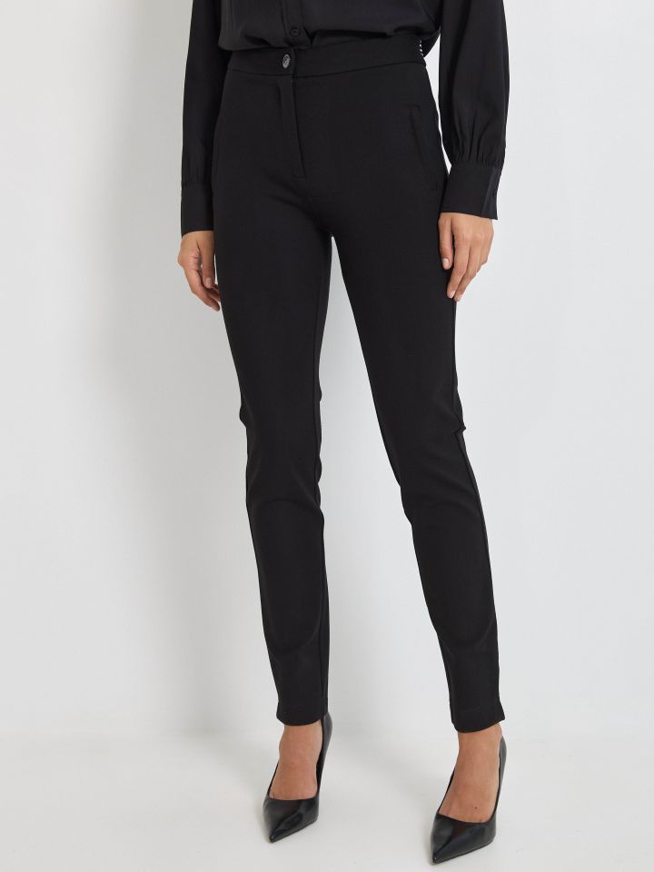 מכנסיים כיתוב בלבן PROMO בצבע שחור