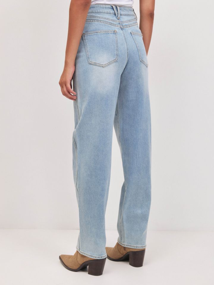 מכנסיים גינס תפורי אורך בצבע ג’ינס בהיר