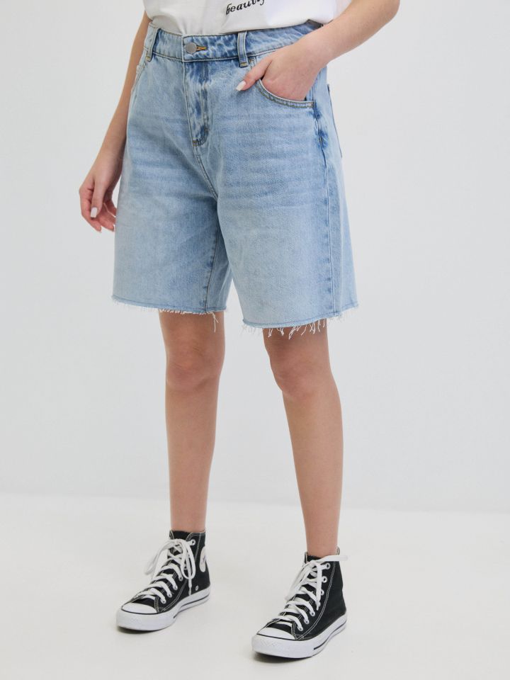 מכנסיים ג’ינס קצר PROMO בצבע ג’ינס בהיר