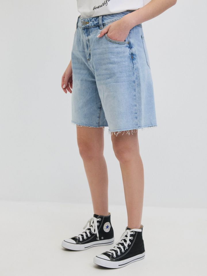 מכנסיים ג’ינס קצר PROMO בצבע ג’ינס בהיר