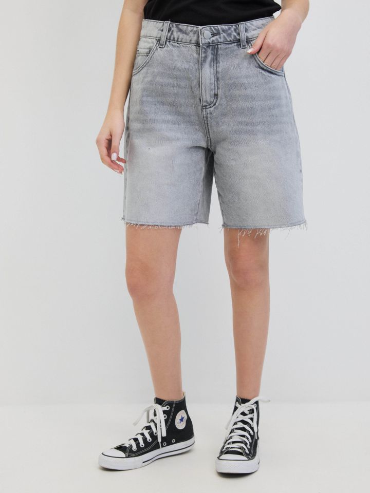 מכנסיים ג’ינס קצר PROMO בצבע ג’ינס אפור