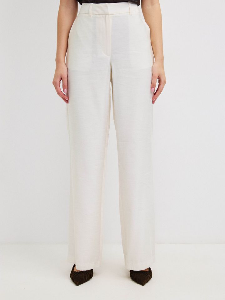 מכנסיים דמוי פישתן בצבע אופוויט