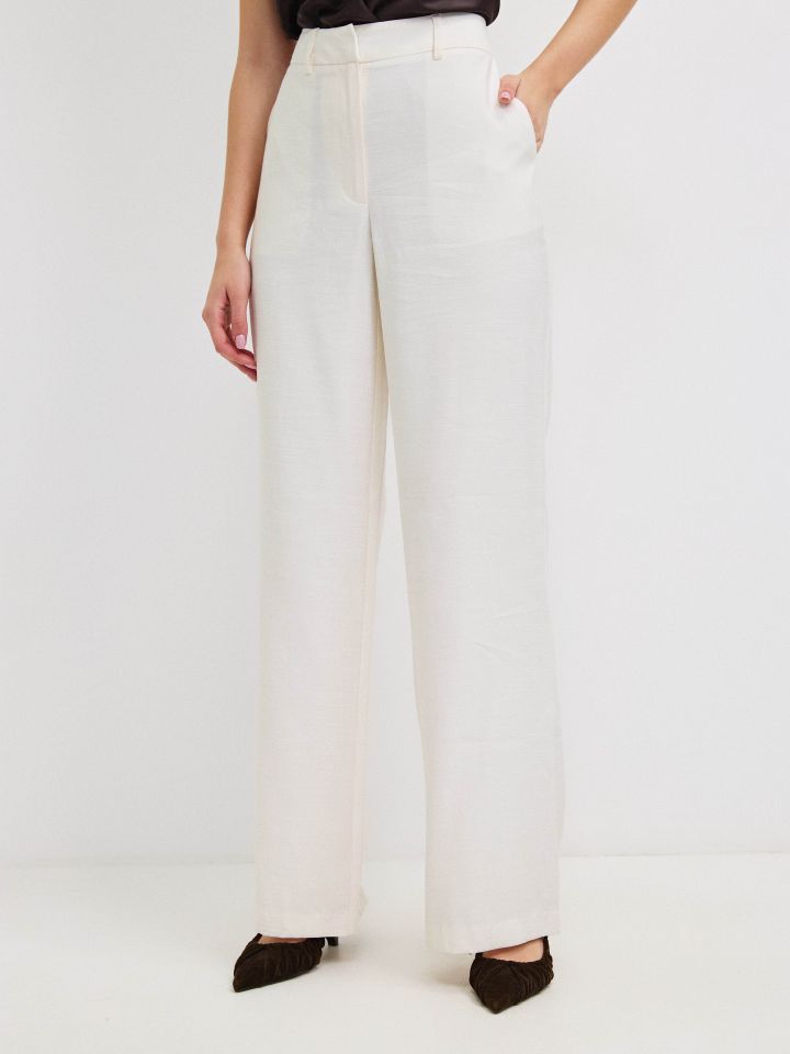 מכנסיים דמוי פישתן בצבע אופוויט