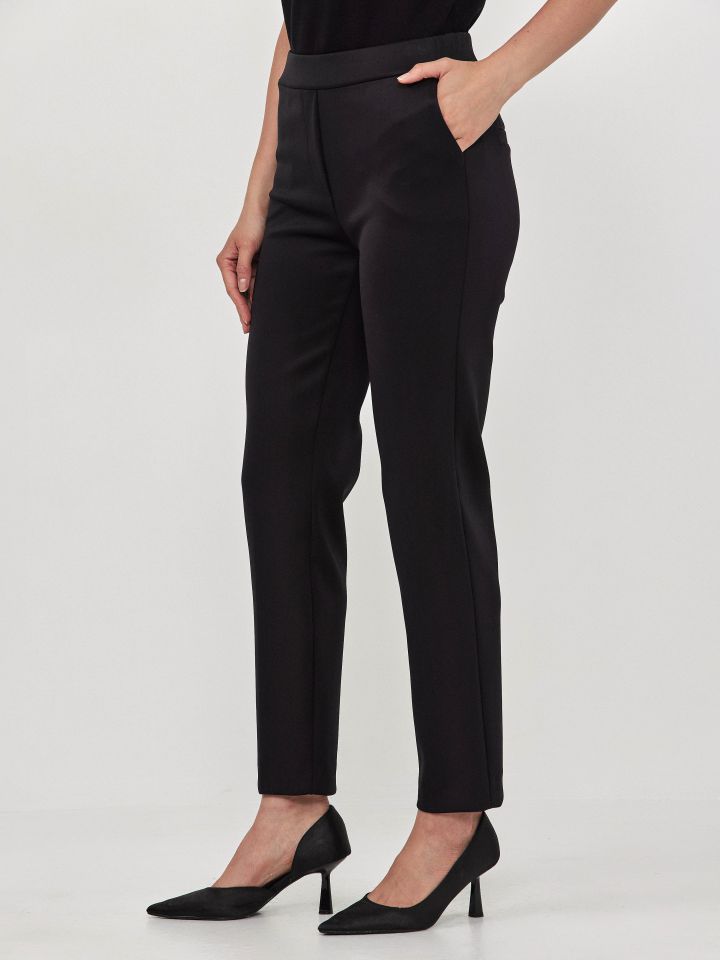 מכנסיים סקובה גומי בגב בצבע שחור