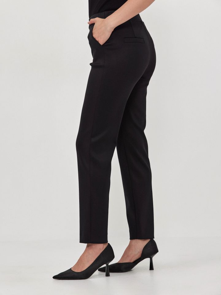 מכנסיים סקובה גומי בגב בצבע שחור