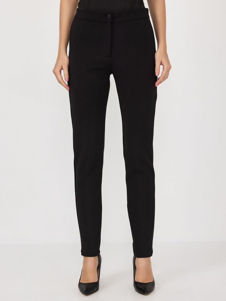 מכנסיים סקובה גומי בגב בצבע שחור