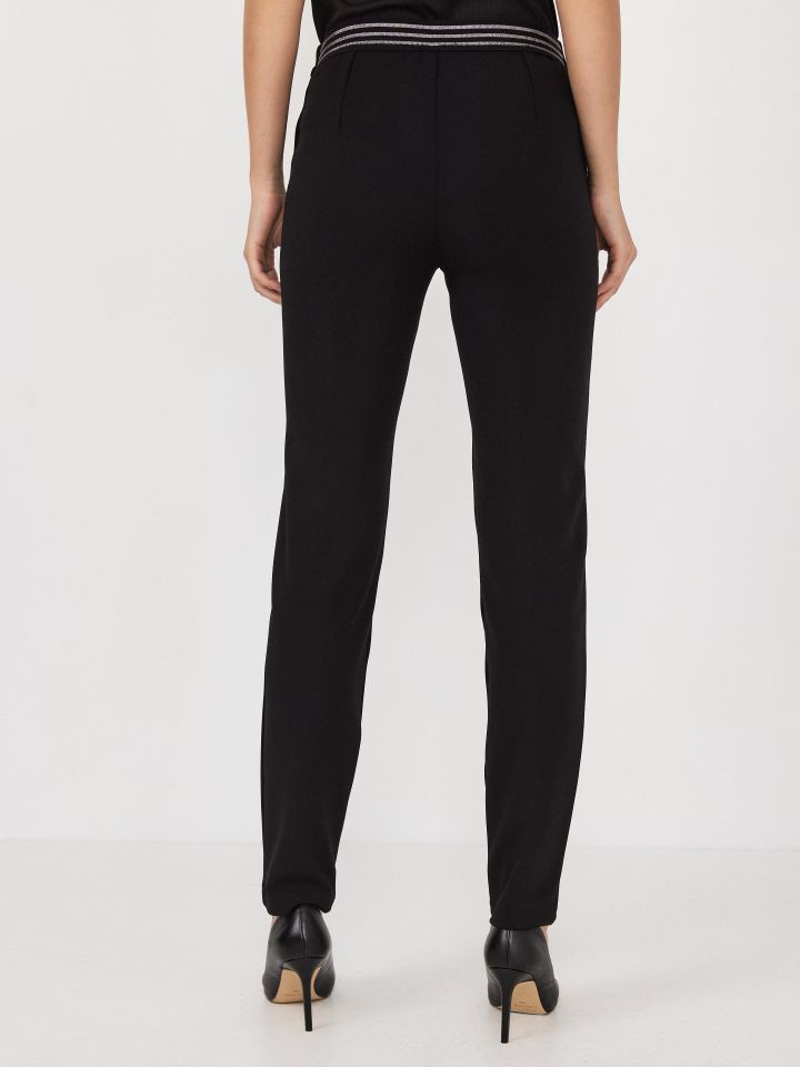 מכנסיים סקובה גומי בגב בצבע שחור