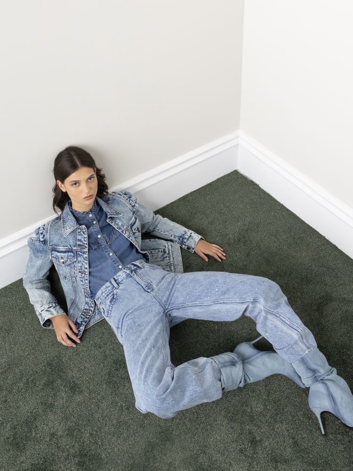 מכנסי ג’ינס יהלומים בצבע ג’ינס בהיר