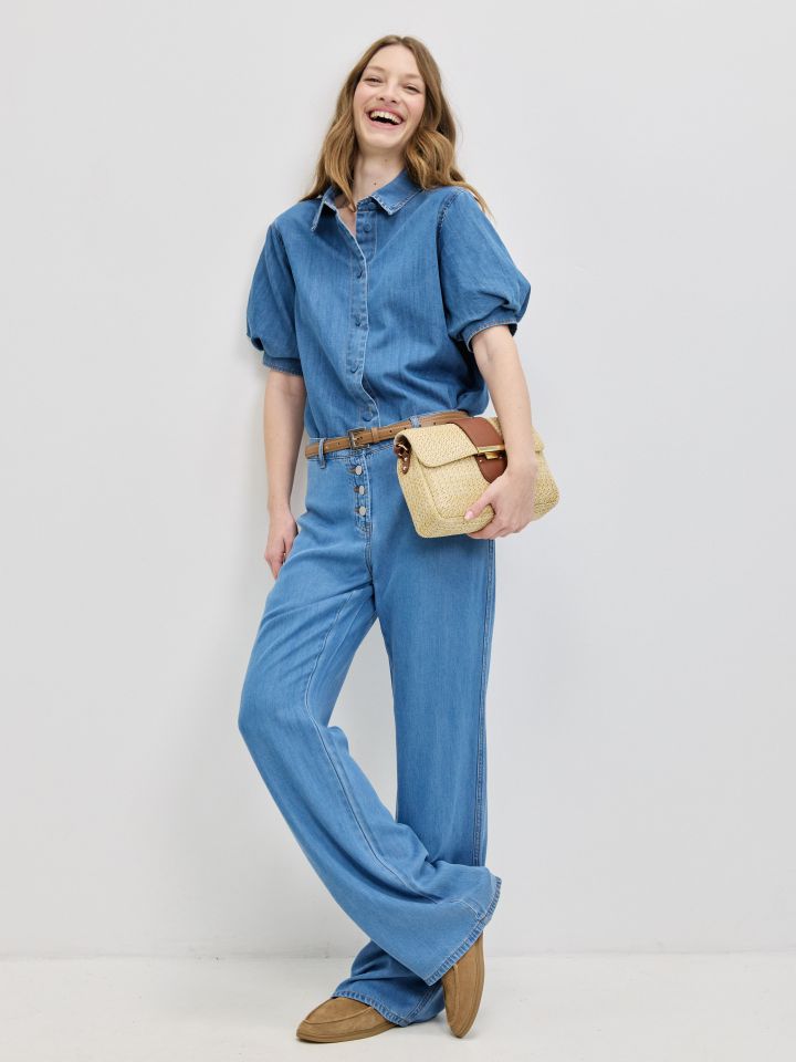 מכנסיים ג’ינס כפתורים בצבע ג’ינס בהיר