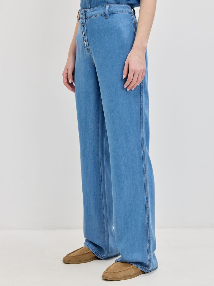 מכנסיים ג’ינס כפתורים בצבע ג’ינס בהיר