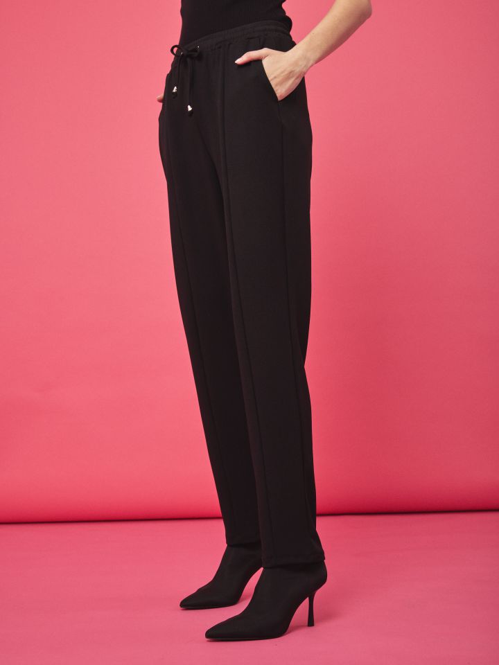 מכנסי סקובה שרוך בצבע שחור