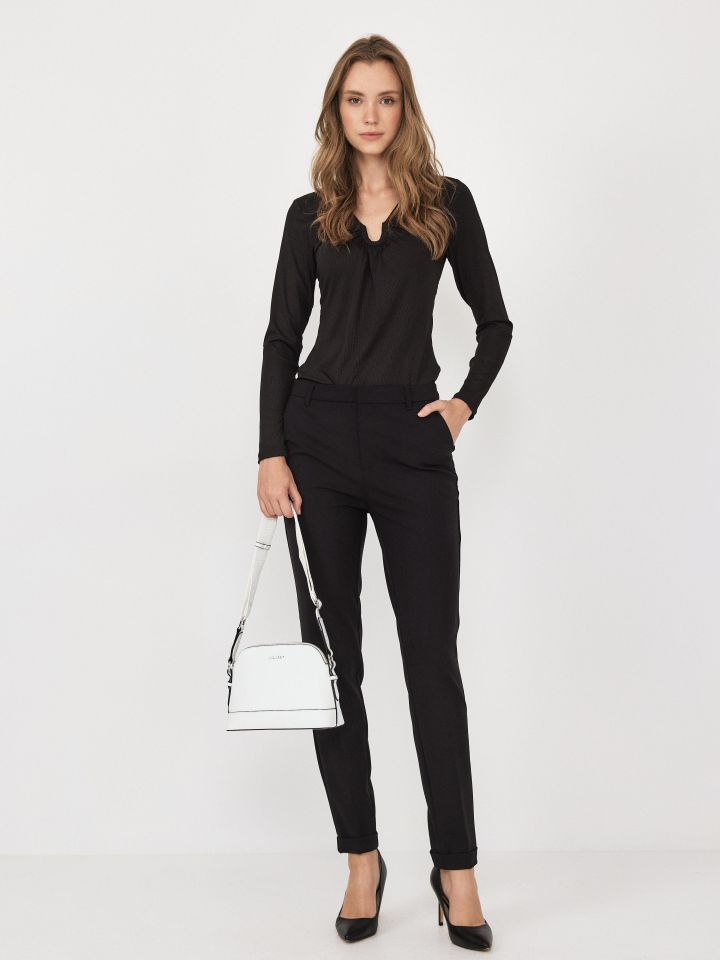 מכנסיים כיסי צד + מנג’ט בצבע שחור