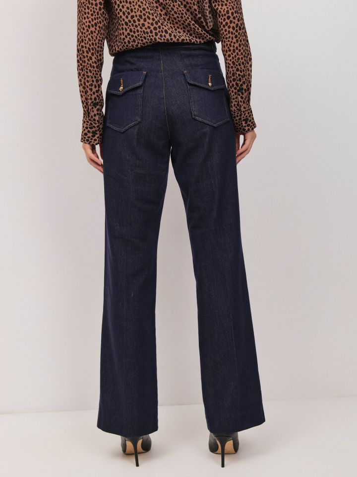 מכנסיים ג’ינס כפתורים בחגורה בצבע ג’ינס כהה