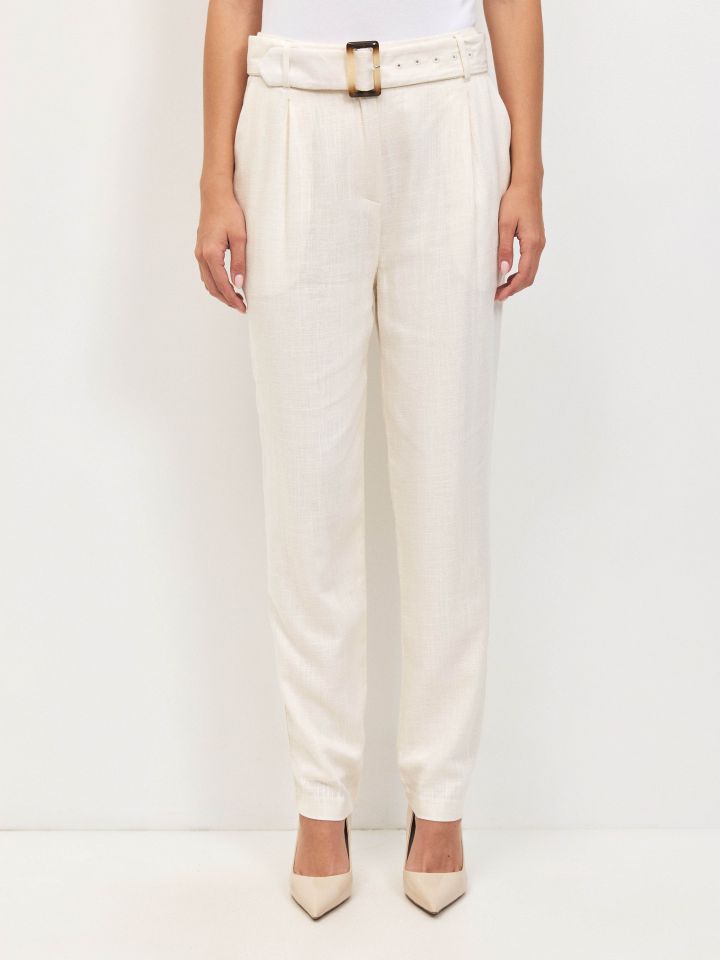 מכנסיים מראה פישתן + חגורה בצבע לבן